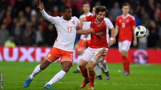 Netherlands player Georginio Wijnaldum and Joe Allen of Wales