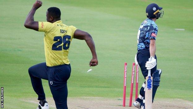 Warwickshire's Carlos Brathwaite celebrates taking a wicket