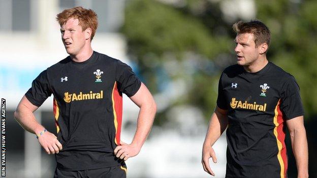 Rhys Patchell (L) will provide cover for first-choice Wales fly-half Dan Biggar