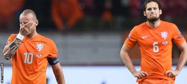 Wesley Sneijder and Daley Blind contemplate their failure to reach Euro 2016