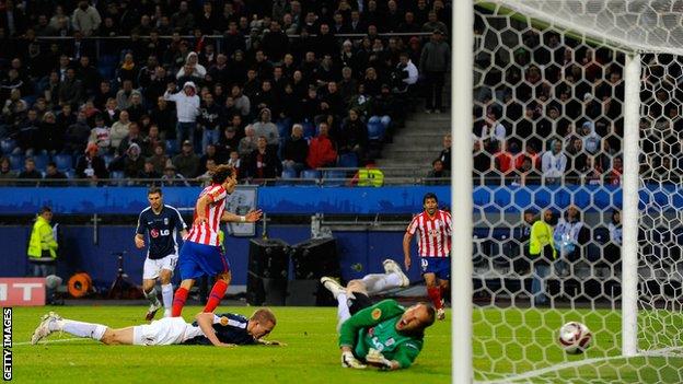 Diego Forlan scores