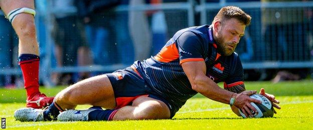 Rory Sutherland scores a try for Edinburgh