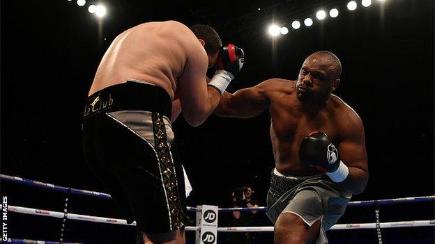 Derek Chisora fights Frenchman Zakaria Azzouzi