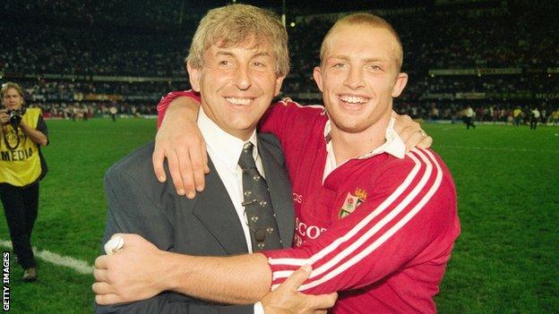 Matt Dawson hugs coach Ian McGeechan