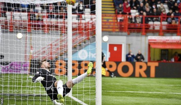 Hamilton goalkeeper Gary Woods fumbles the ball against Rangers