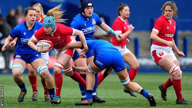 Gwen Crabb tries to drive Wales forward against Italy