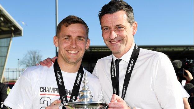 James Fowler and Jack Ross with the Scottish Championship trophy