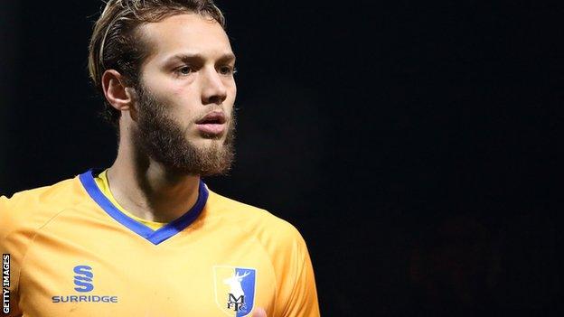 Jorge Grant in action for Mansfield Town