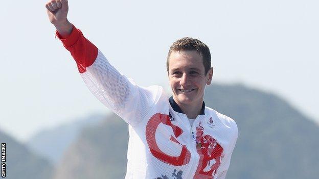 Alistair Brownlee celebrates gold at Rio Olympics