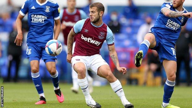 Jack Wilshere (centre)