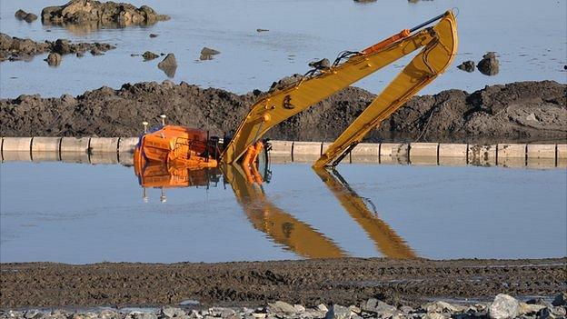 Digger stuck in undersea trench off Guernsey's east coast