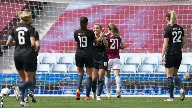 Manchester City celebrate Georgia Stanway's opening goal