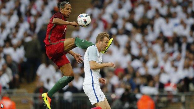 Harry Kane chose not to react to a boot in the head by Bruno Alve