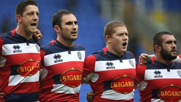 Agen players sing the French national anthem