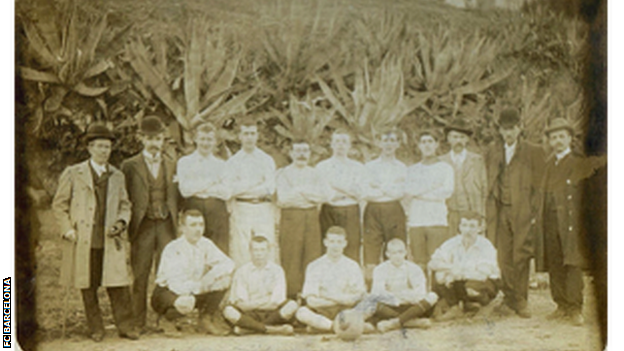 George Girvan (front, centre) in the Escoces line-up