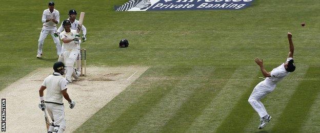 Alastair Cook catches Brad Haddin