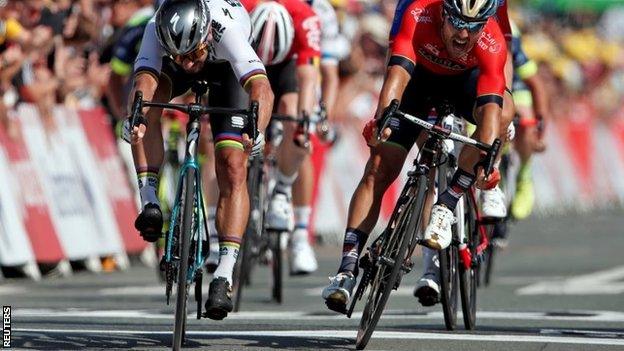 Peter Sagan (left) holds off Sonny Colbrelli to win stage two