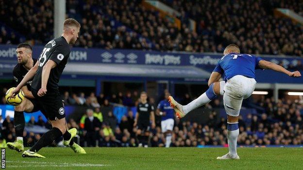 Richarlison scores for Everton