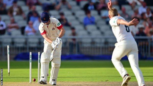 The dismissal of Dane Vilas late in the day was the first Championship victim for Warwickshire's Olly Stone