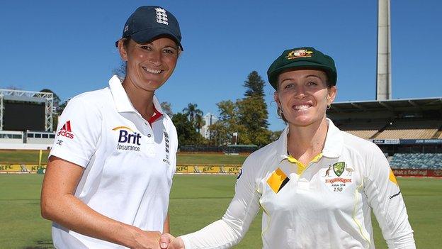 England captain Charlotte Edwards and former Australia skipper Jodie Fields before the 2014 Test