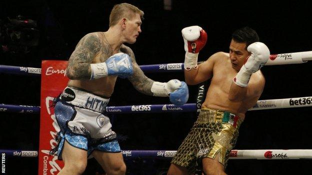 Ricky Hatton fights Marco Antonio Barrera