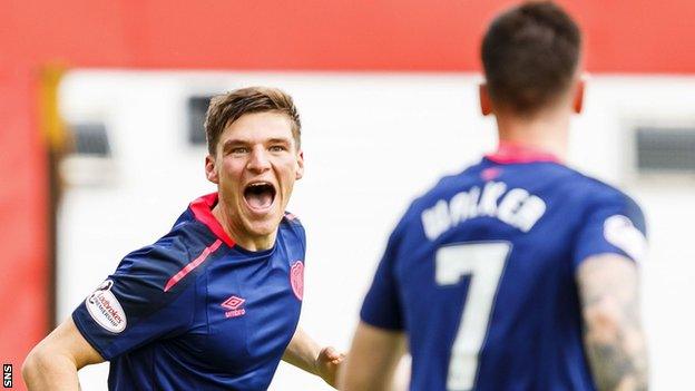 Hearts' Ross Callachan and Jamie Walker celebrate