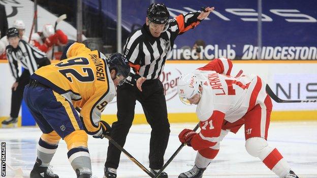 Referee Tim Peel drops the puck for the opening faceoff between Nashville Predators and Detroit Red Wings