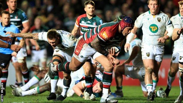 Nemani Nadolo scores his first try