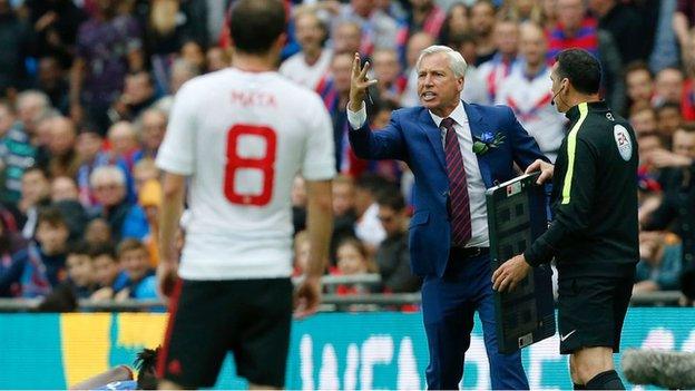 Crystal Palace manager Alan Pardew was unhappy at Mark Clattenburg not allowing play to go on after three Manchester United fouls