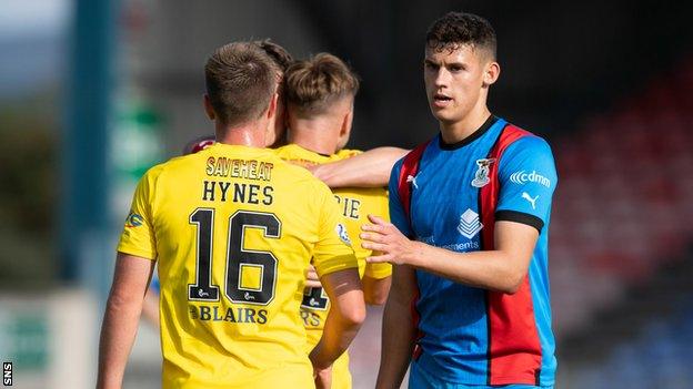 Morton and Inverness players