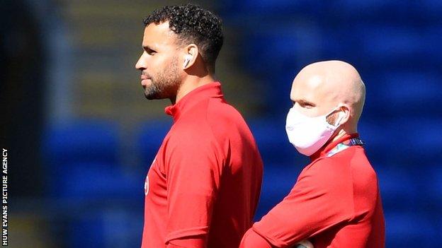 Jonny Williams (right) with Hal Robson-Kanu
