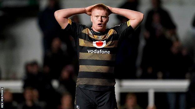 Alfie Bell playing for Wasps in the Premiership Rugby Cup