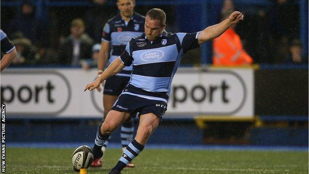 Gethin Jenkins attempted the final conversion but the retiring Blues prop was just wide