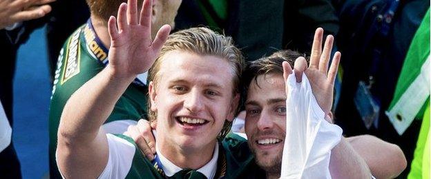 Hibs' Jason Cummings and Lewis Stevenson celebrate