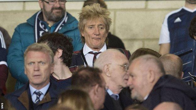 Former Manchester United manager David Moyes and singer Rod Stewart