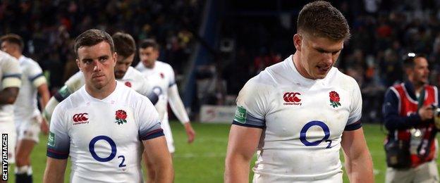 A dejected George Ford and Owen Farrell walk off the pitch