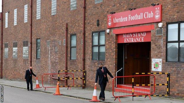 Aberdeen and Ross County have been given government permission to host up to 300 fans this weekend