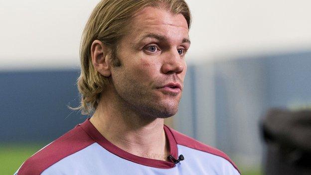 Hearts head coach Robbie Neilson