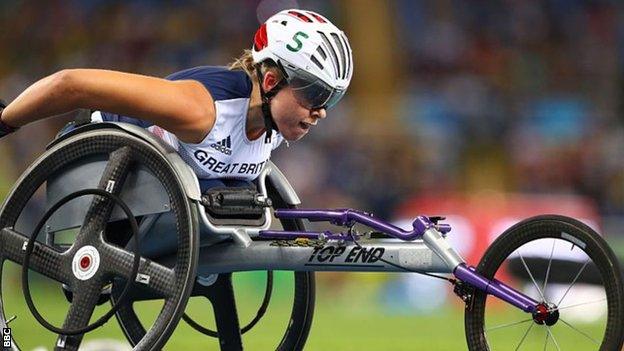 Hannah Cockroft on her way to winning gold in Rio