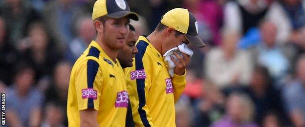 Hampshire bowler Mark Wood is struck on the nose