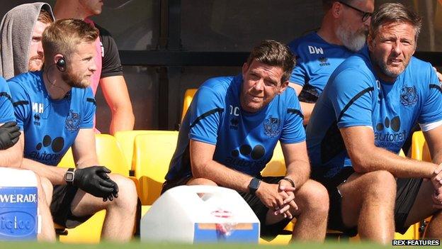 Darrell Clarke (centre)