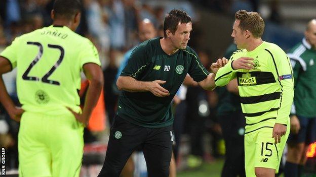 Manager Ronny Deila passes on instructions to Kris Commons