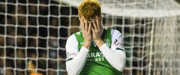 Simon Murray shows his frustration after passing up a big chance for Hibernian to equalise