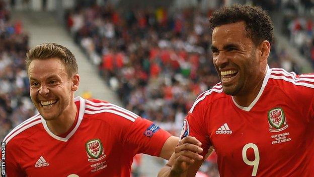 Chris Gunter (left) with Hal Robson-Kanu