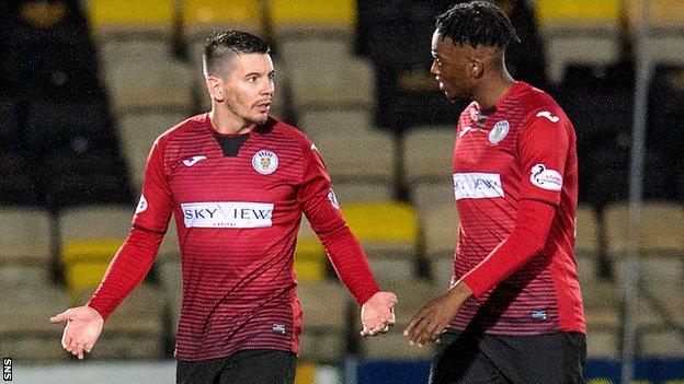 St Mirren's Adam Hammill and Matty Willock exchange words