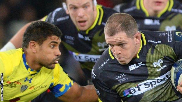 Paul James takes on Clermont Auvergne's Wesley Fofana