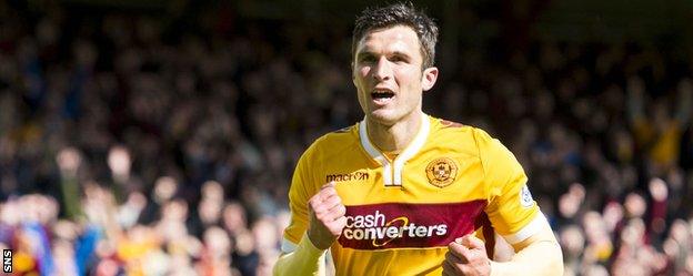 John Sutton celebrates with Motherwell