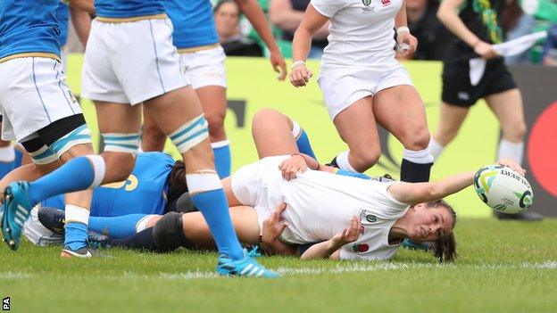 Emily Scarratt tries to stretch over for England