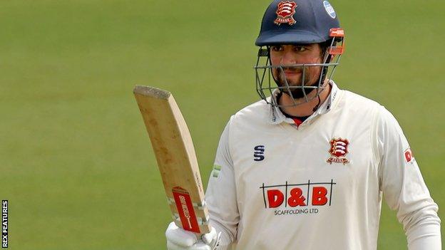 Alastair Cook reaches 50 for Essex against Warwickshire