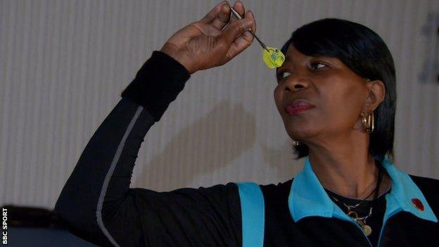 Deta Hedman prepares to throw a dart